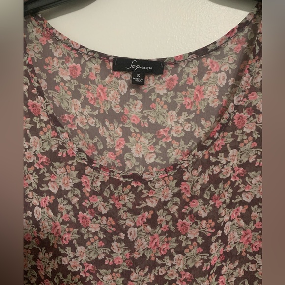 Soprano Woman's Tiny Floral Print
Tank Blouse Size Small - Picture 3 of 5